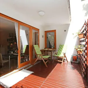 Apartment Downtown Garden Isle In Urban Style-free Parking, Budapest